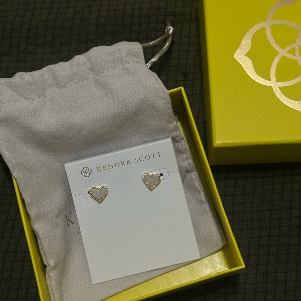 Kendra Scott Ari Heart Stud Earrings in Iridescent Drusy